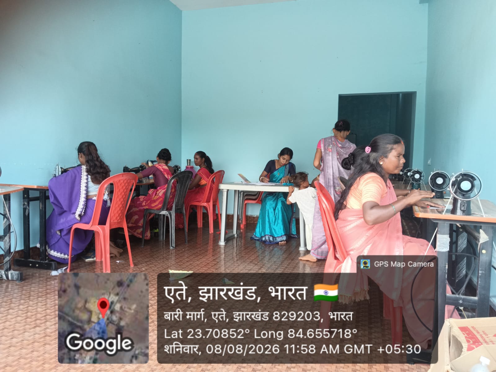 लातेहार चेटर में PVUNL Ke द्वारा दीदी को टेलरिंग ट्रेनिंग कराया जा रहा है